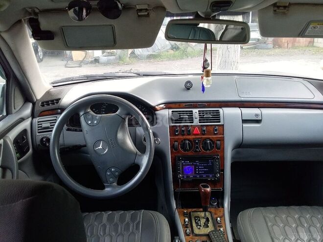 Mercedes E 240 2000, 301,249 km - 2.6 l - Zaqatala