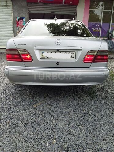 Mercedes E 240 2000, 301,249 km - 2.6 l - Zaqatala