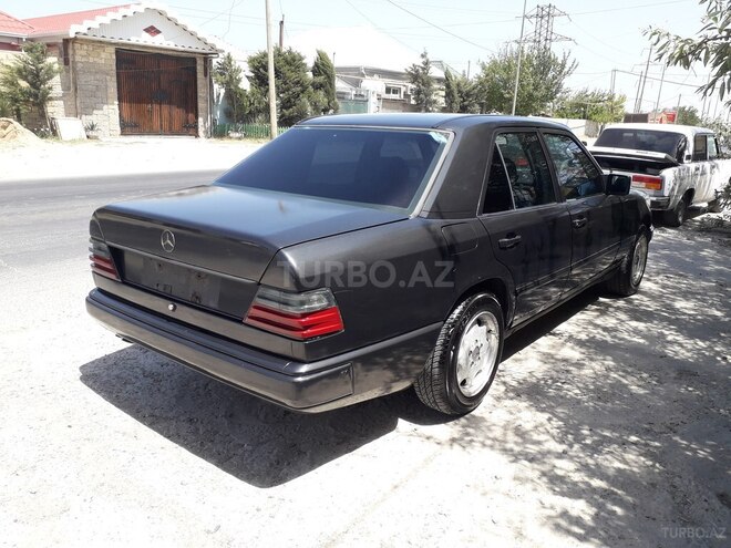 Mercedes E 260 1985, 365,321 km - 2.6 l - Sumqayıt