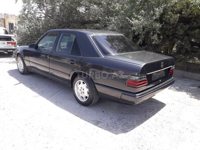 Mercedes E 260 1985, 365,321 km - 2.6 l - Sumqayıt