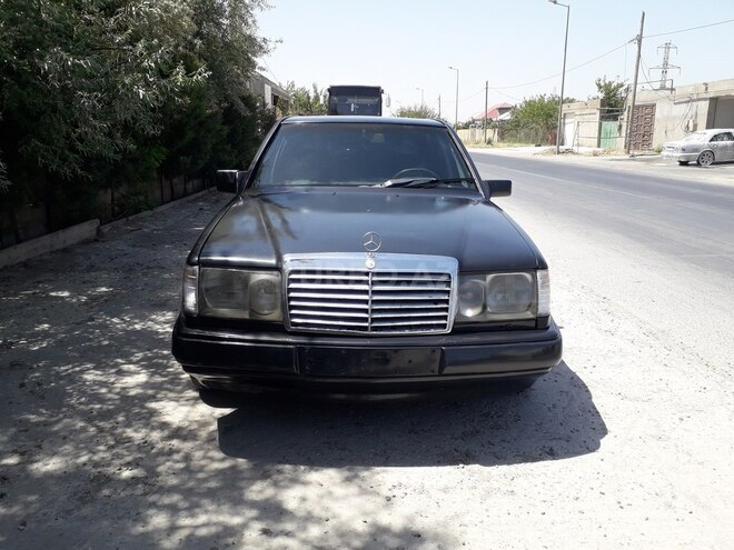 Mercedes E 260 1985, 365,321 km - 2.6 l - Sumqayıt