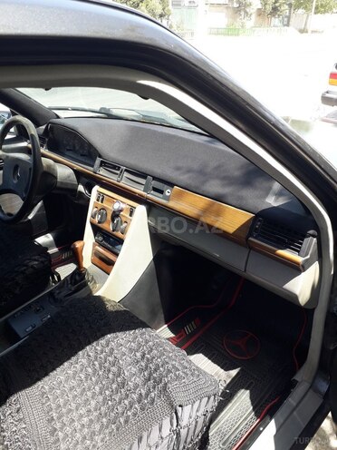 Mercedes E 260 1985, 365,321 km - 2.6 l - Sumqayıt