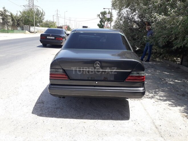 Mercedes E 260 1985, 365,321 km - 2.6 l - Sumqayıt