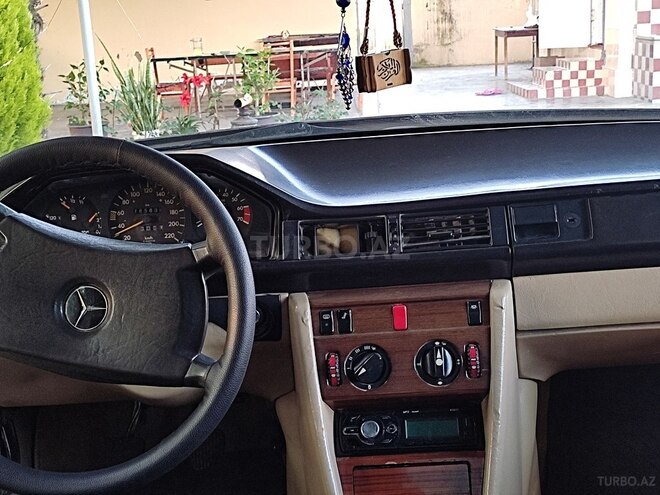 Mercedes E 200 1990, 700,000 km - 2.0 l - Sabirabad
