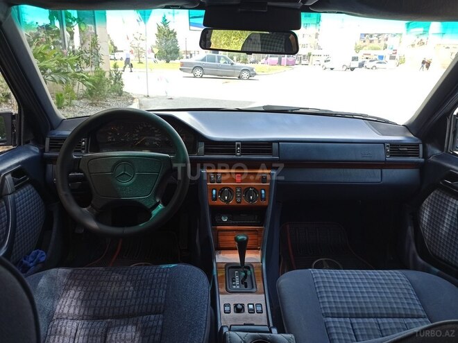 Mercedes E 200 1995, 310,000 km - 2.0 l - Sumqayıt