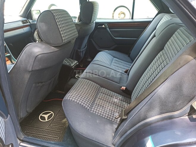 Mercedes E 200 1995, 310,000 km - 2.0 l - Sumqayıt