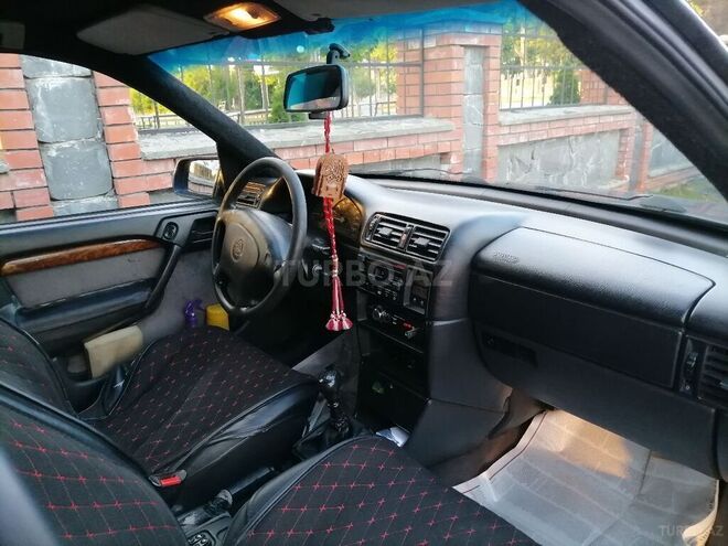Opel Vectra 1995, 401,000 km - 2.0 l - Zaqatala