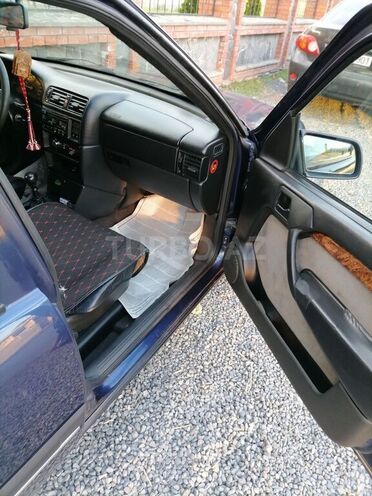 Opel Vectra 1995, 401,000 km - 2.0 l - Zaqatala