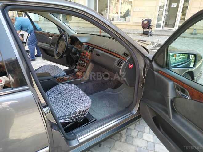 Mercedes E 240 1998, 277,000 km - 2.4 l - Bakı