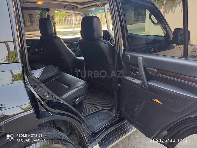 Mitsubishi Pajero 2010, 178,500 km - 3.5 л - Bakı