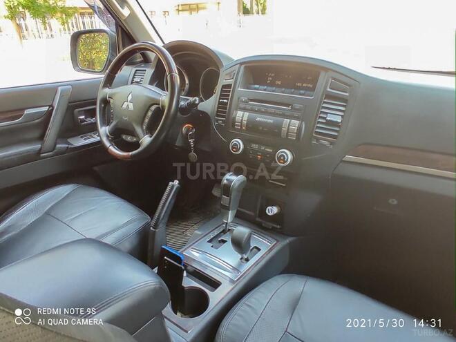 Mitsubishi Pajero 2010, 178,500 km - 3.5 л - Bakı