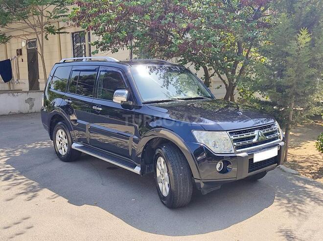 Mitsubishi Pajero 2010, 178,500 km - 3.5 л - Bakı