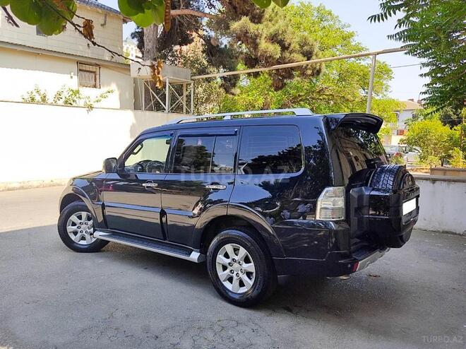 Mitsubishi Pajero 2010, 178,500 km - 3.5 л - Bakı