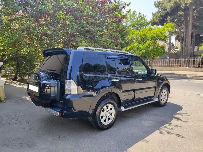 Mitsubishi Pajero 2010, 178,500 km - 3.5 л - Bakı