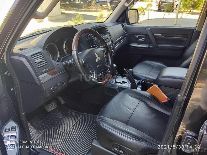 Mitsubishi Pajero 2010, 178,500 km - 3.5 л - Bakı