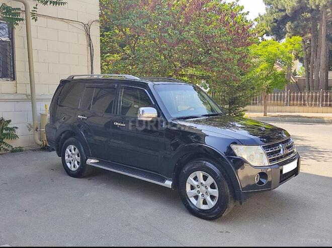 Mitsubishi Pajero 2010, 178,500 km - 3.5 л - Bakı
