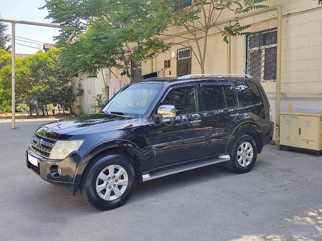 Mitsubishi Pajero 2010, 178,500 km - 3.5 л - Bakı