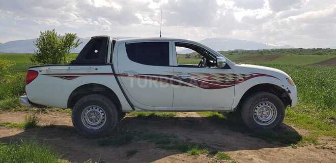 Mitsubishi L200 2007, 260,000 km - 2.5 l - Bakı