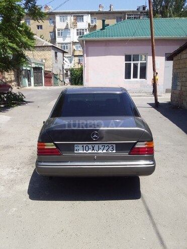 Mercedes E 200 1990, 254,630 km - 2.0 l - Bakı