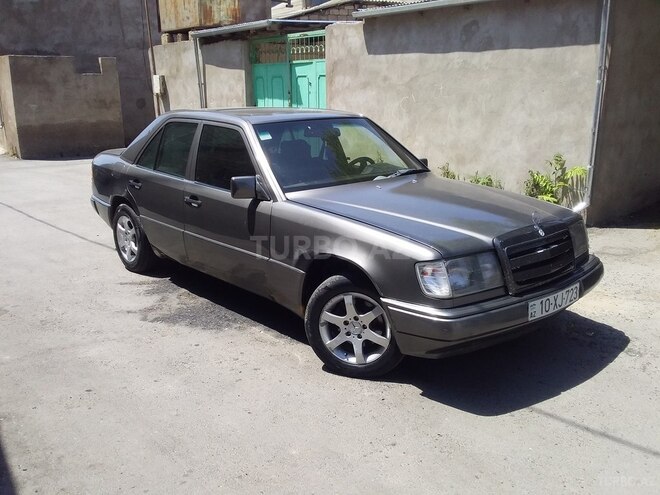 Mercedes E 200 1990, 254,630 km - 2.0 l - Bakı