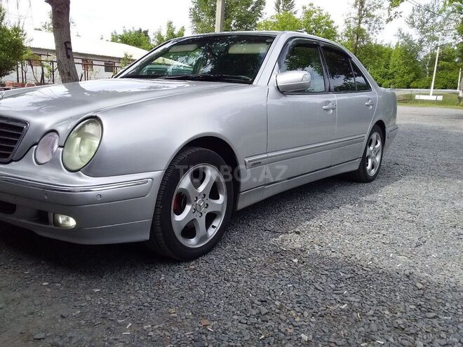 Mercedes E 320 2000, 317,549 km - 3.2 l - Zaqatala