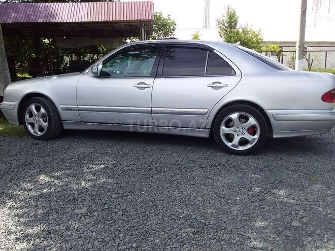 Mercedes E 320 2000, 317,549 km - 3.2 l - Zaqatala