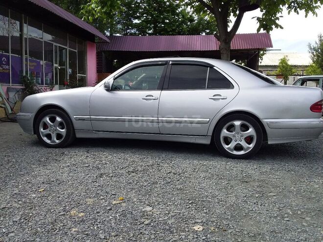 Mercedes E 320 2000, 317,549 km - 3.2 l - Zaqatala