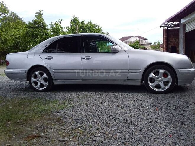 Mercedes E 320 2000, 317,549 km - 3.2 l - Zaqatala