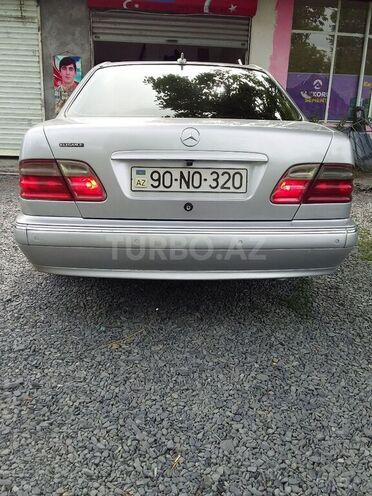 Mercedes E 320 2000, 317,549 km - 3.2 l - Zaqatala
