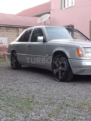 Mercedes E 220 1994, 280,000 km - 2.2 l - Masallı