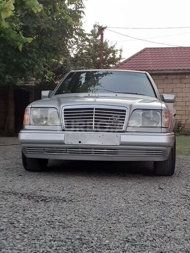 Mercedes E 220 1994, 280,000 km - 2.2 l - Masallı