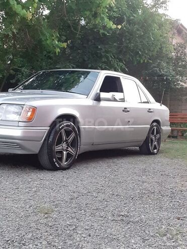 Mercedes E 220 1994, 280,000 km - 2.2 l - Masallı