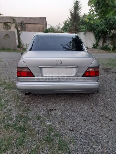 Mercedes E 220 1994, 280,000 km - 2.2 l - Masallı