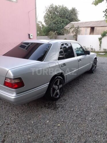 Mercedes E 220 1994, 280,000 km - 2.2 l - Masallı