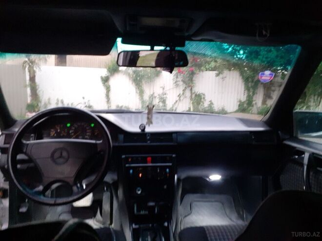 Mercedes E 220 1994, 280,000 km - 2.2 l - Masallı