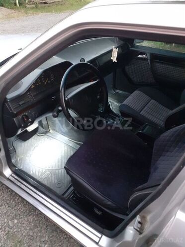 Mercedes E 220 1994, 280,000 km - 2.2 l - Masallı