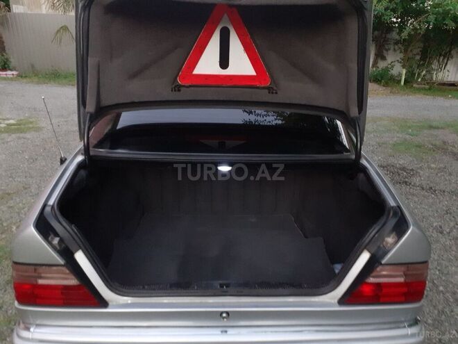 Mercedes E 220 1994, 280,000 km - 2.2 l - Masallı