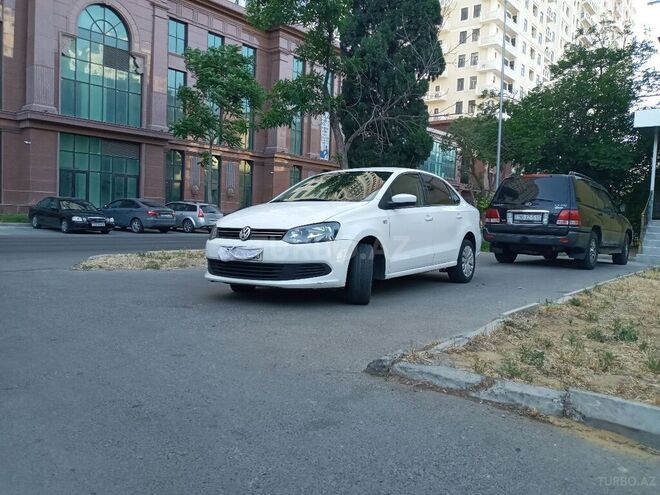 Volkswagen Polo 2012, 211,000 km - 1.6 l - Bakı