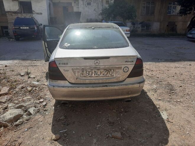 Mercedes E 270 2002, 300,000 km - 2.7 л - Bakı
