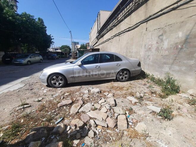 Mercedes E 270 2002, 300,000 km - 2.7 л - Bakı
