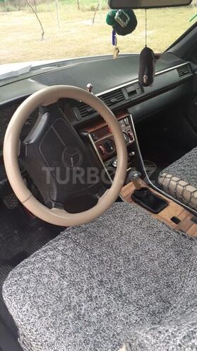 Mercedes E 250 1991, 350,000 km - 2.5 l - Biləsuvar