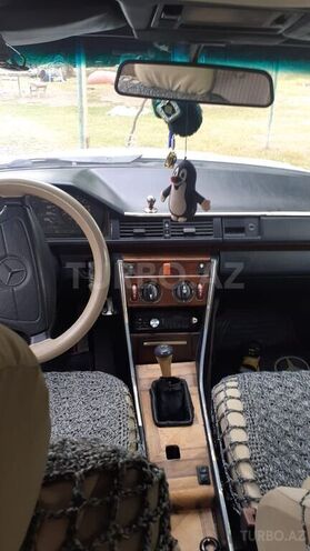 Mercedes E 250 1991, 350,000 km - 2.5 l - Biləsuvar