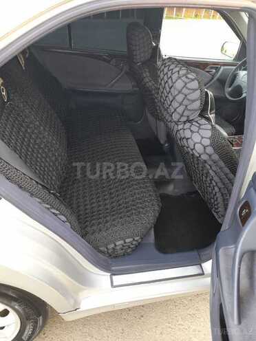 Mercedes E 220 2000, 570,361 km - 2.2 l - Qazax