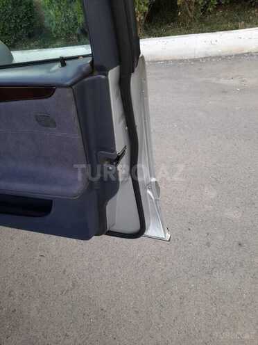 Mercedes E 220 2000, 570,361 km - 2.2 l - Qazax