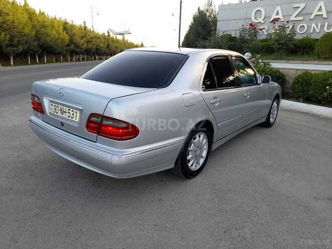 Mercedes E 220 2000, 570,361 km - 2.2 l - Qazax