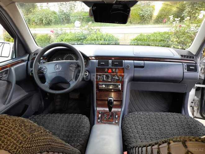 Mercedes E 220 2000, 570,361 km - 2.2 l - Qazax