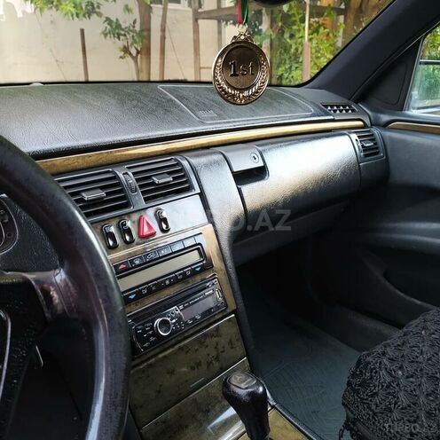 Mercedes E 200 1996, 276,000 km - 2.0 l - Masallı