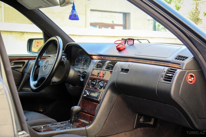 Mercedes E 230 1997, 333,333 km - 2.3 l - Bakı