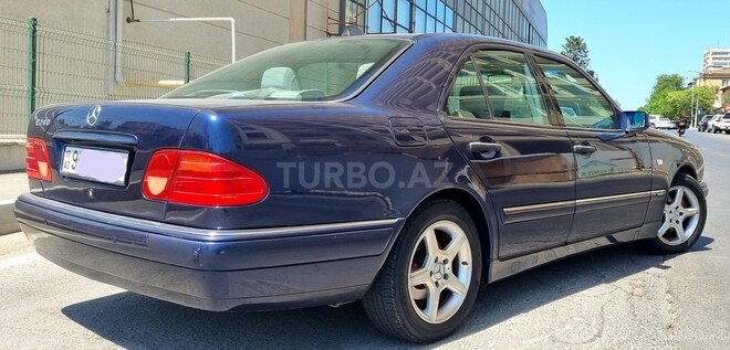 Mercedes E 240 1999, 241,000 km - 2.4 l - Bakı