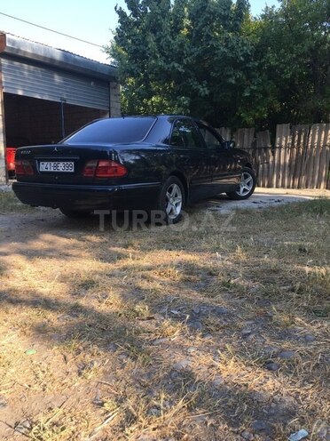 Mercedes E 220 1998, 500,000 km - 2.2 l - Bərdə